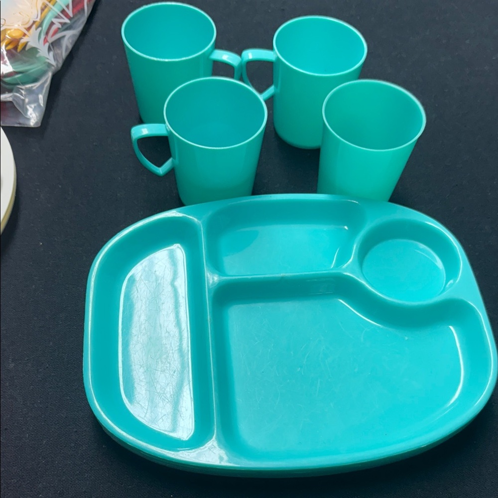 Colorful Plastic Dinnerware Set - Picture 11 of 15